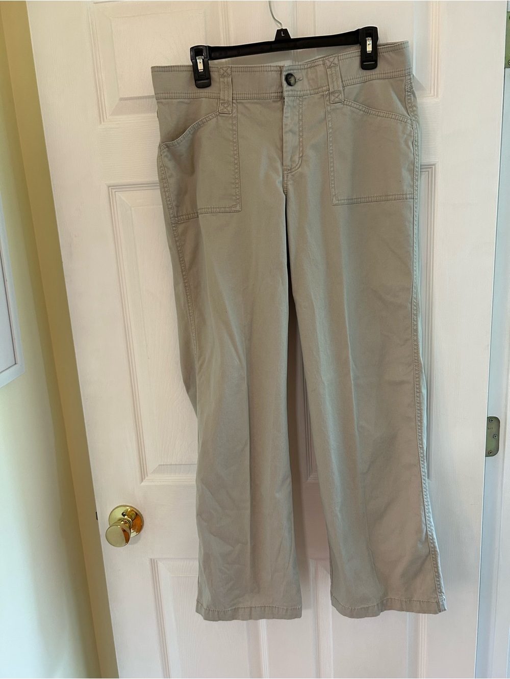 Dockers Women's Chinos in Light Khaki